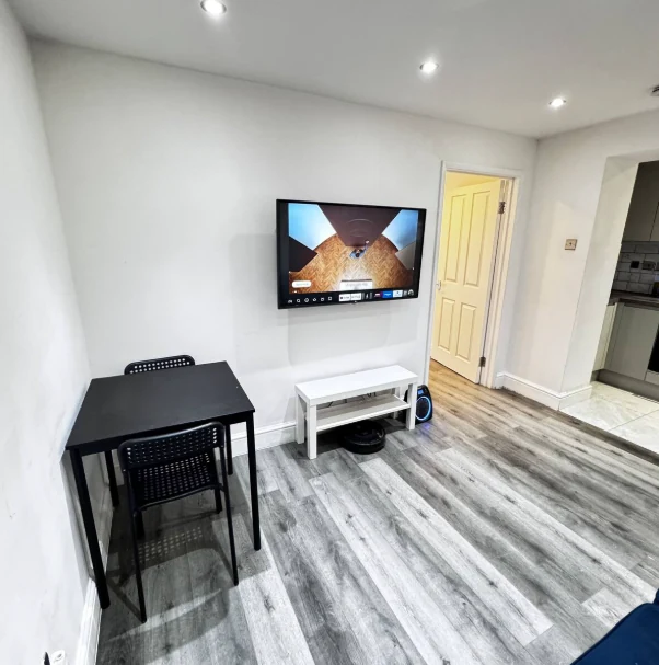 One Bedroom Apartment on Whitehall photo 5